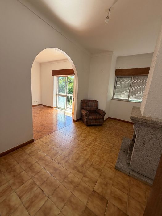 Moradia geminada na EM514, Aldeia de Nacomba
