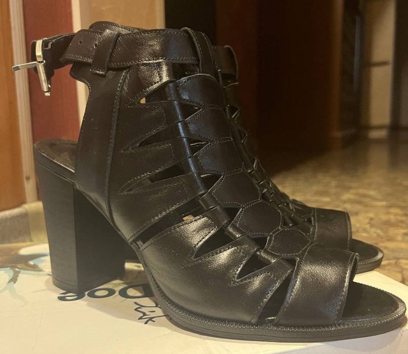 Жіночі  туфлі з натуральної шкіри