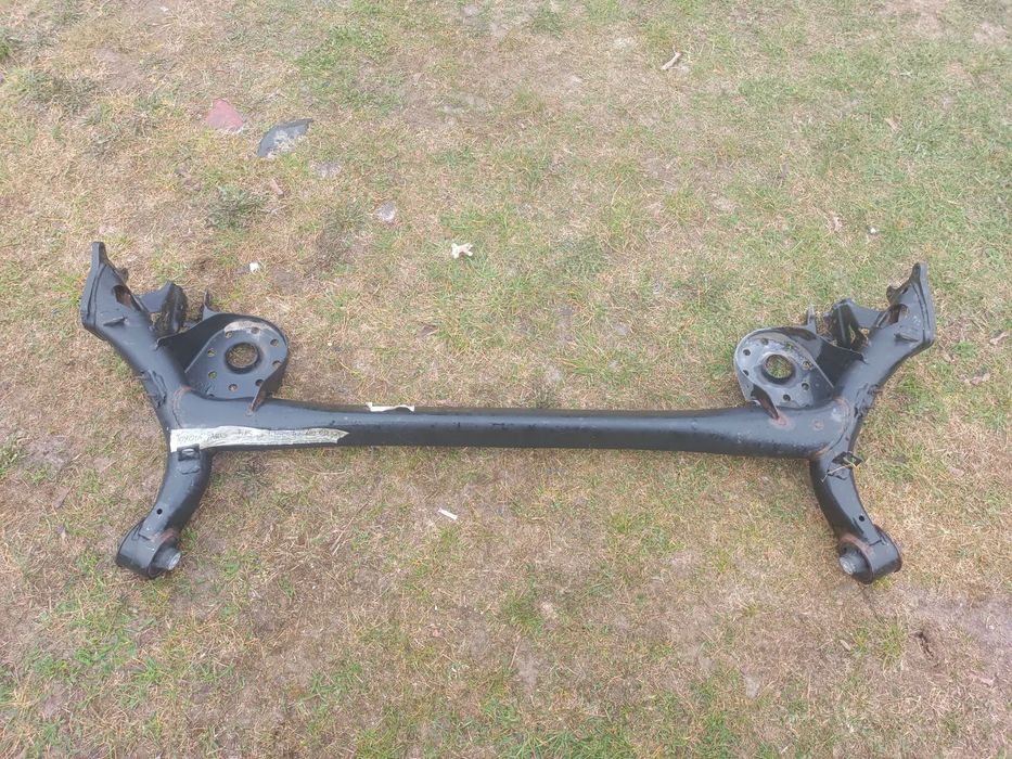 Belka zawieszenia TYŁ TYLNA 421100D520 TOYOTA YARIS III 11-19 NA Tarcze