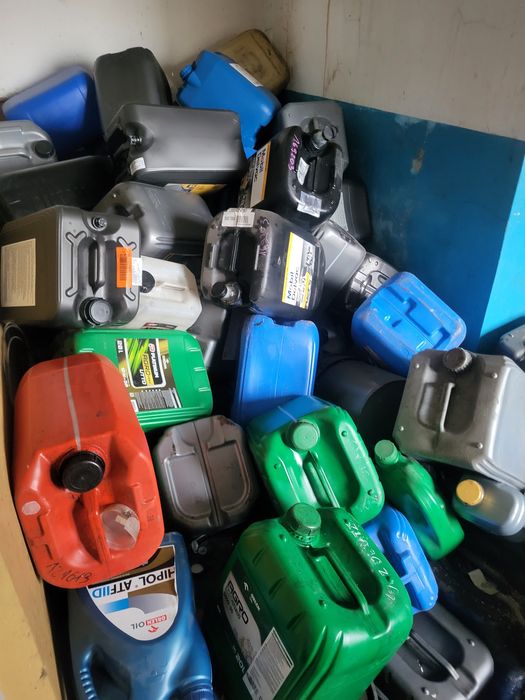 Bańki po olejach 20L 30L pojemniki plastikowe kanistry beczki 200l