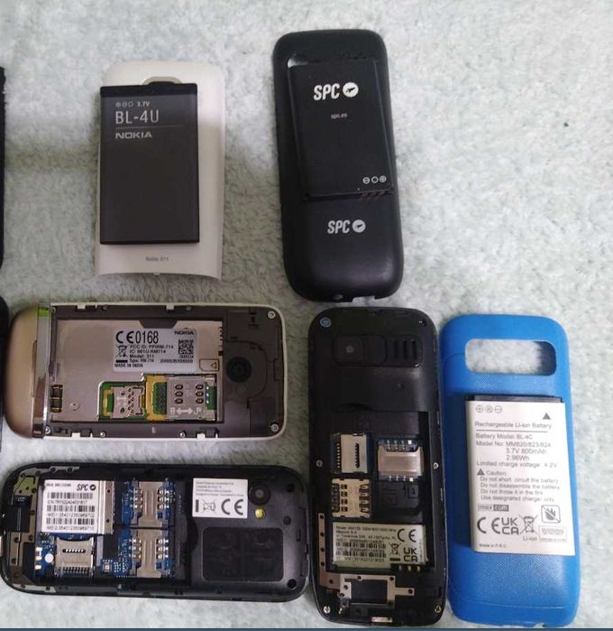 Telemóveis Nokia, SPC e Maxcom.