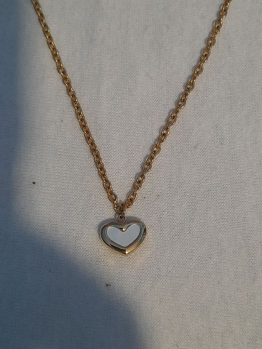 Vendo colares, pulseiras e botões de punho