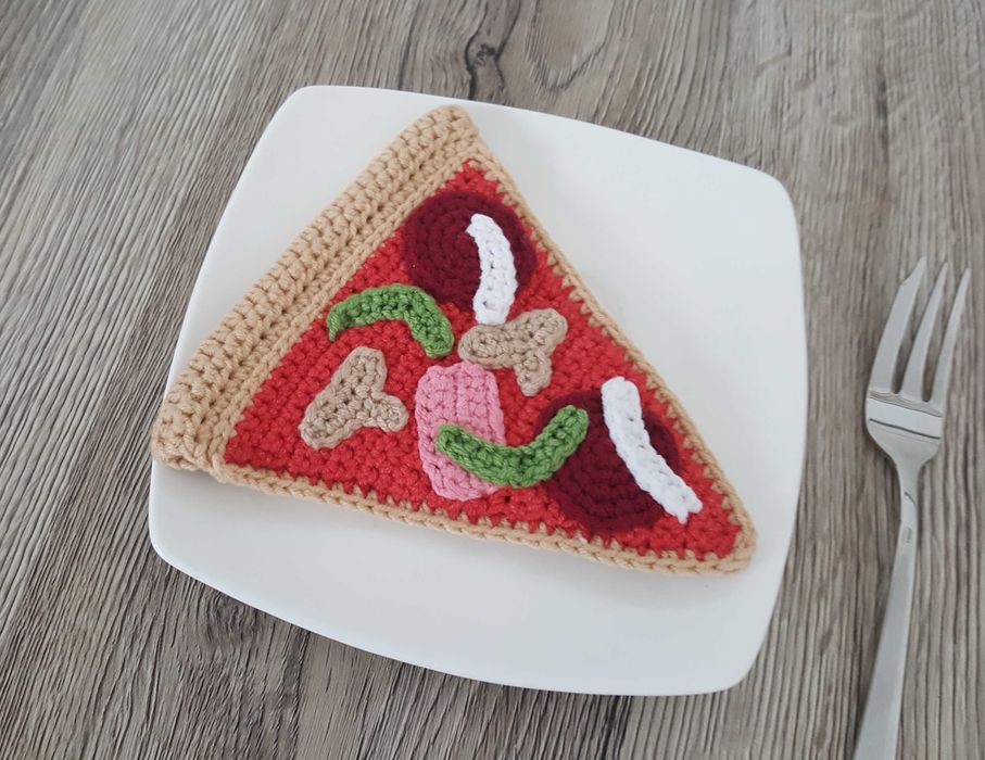 Szydełkowy burger z frytkami plus pizza gratis, wyprzedaż