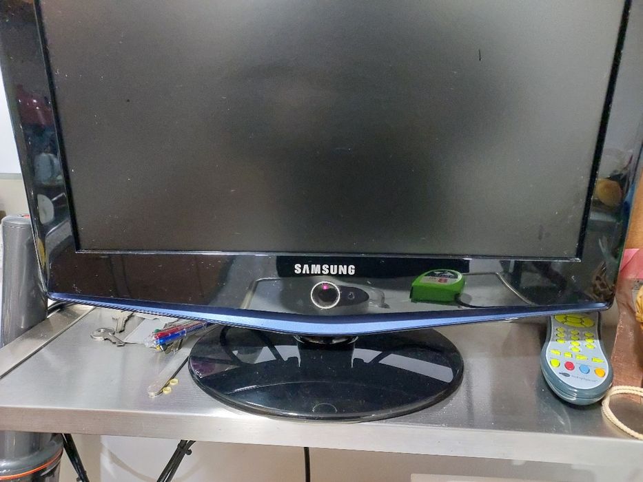 Tv Samsung 24 polegadas.