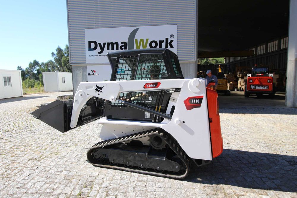 Mini Pá Carregadora Bobcats T110 todo terreno como nova