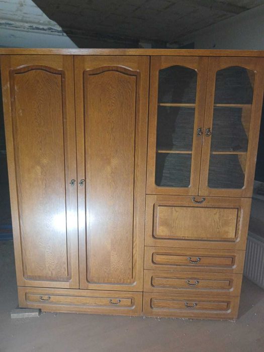 Sprzefam Dębową szafę i szafkę RTV