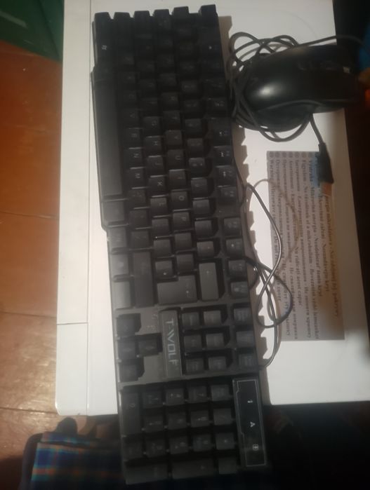 Продам клавіатуру з мишкою для геймерів