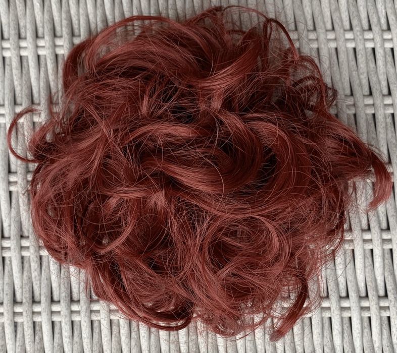 Premium Ultra włosy doczepiane, mahoń, kok na gumce 223.