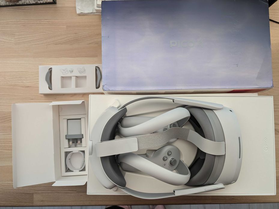 ВР Окуляри / Очки віртуальної реальності Pico 4 VR 8GB | 256 GB (є ОПТ