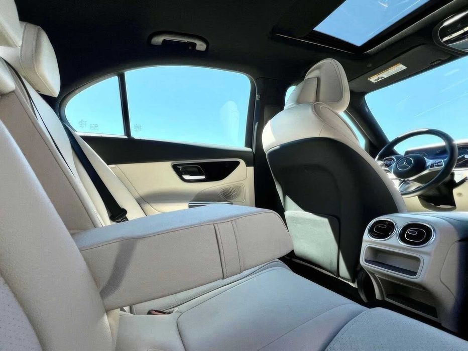 Mercedes-Benz C-Class      2022