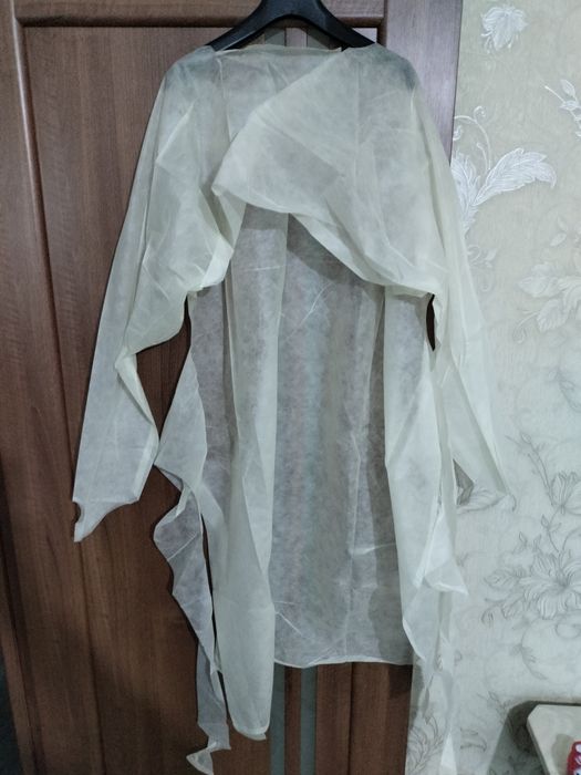 Ізоляційний одноразовий халат