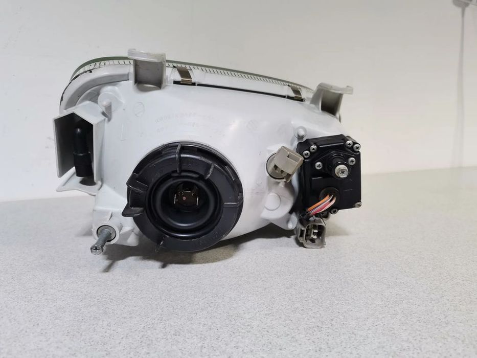 lampa reflektor lewy  toyota rav4 rav 4 i 94-97 oryginał