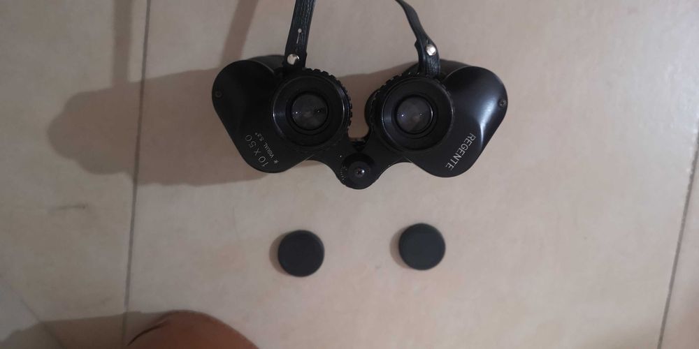 Binóculos com caixa de arrumação