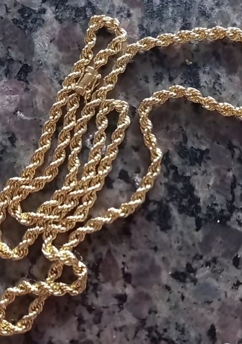 Cordão corrente folheado a ouro 12k.