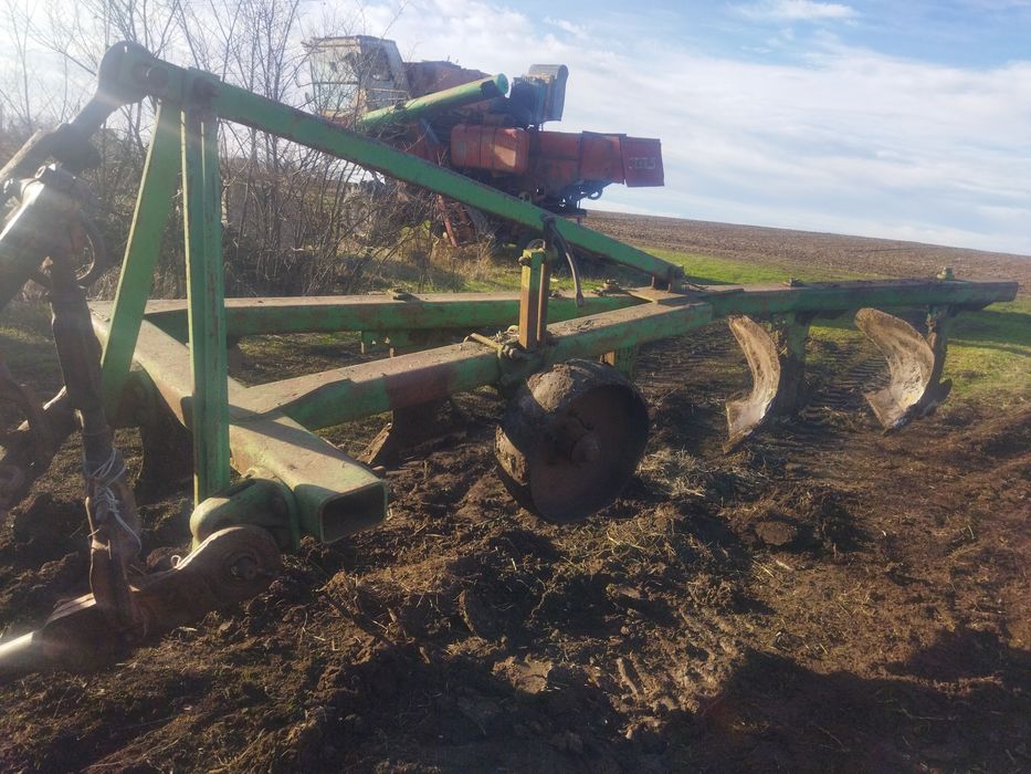 Продам плуг плн 5-35
