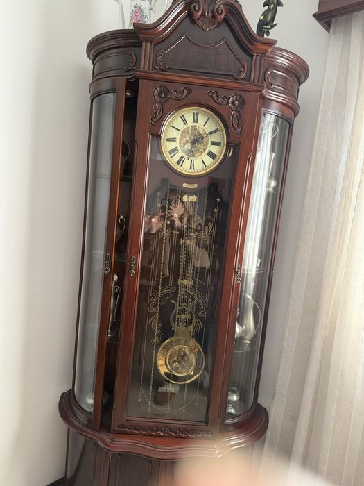 Relógio de sala com arrumação