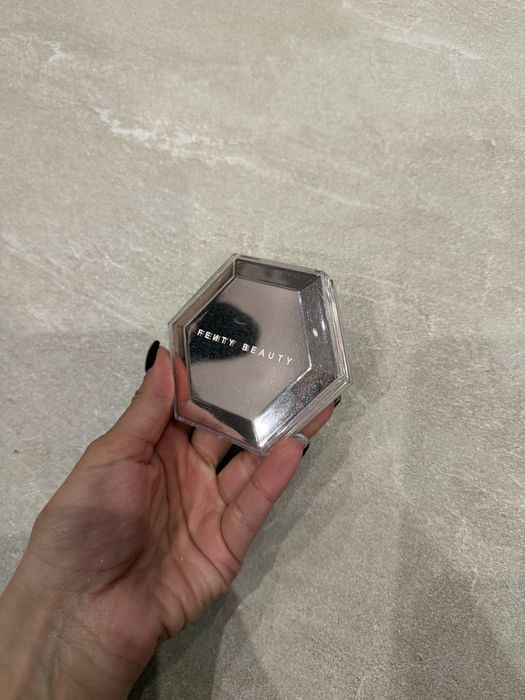 Хайлайтер Fenty Beauty