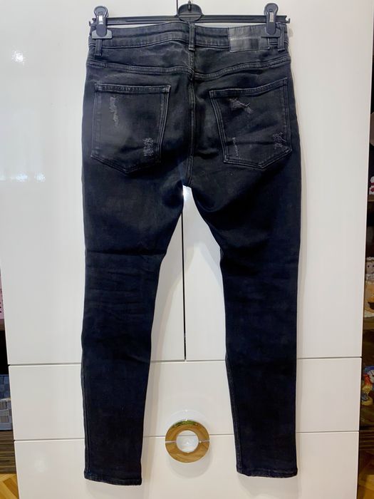 Bershka skinny jeans meskie z przetarciami