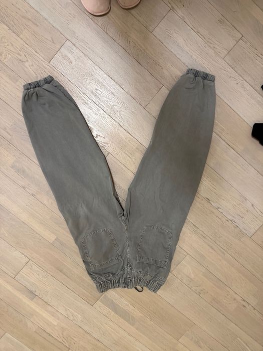 Джинси сірі, МОМ та ДЖОГЕР