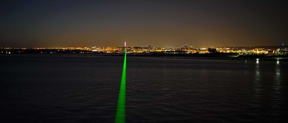 laser verde com carregamento via USB
