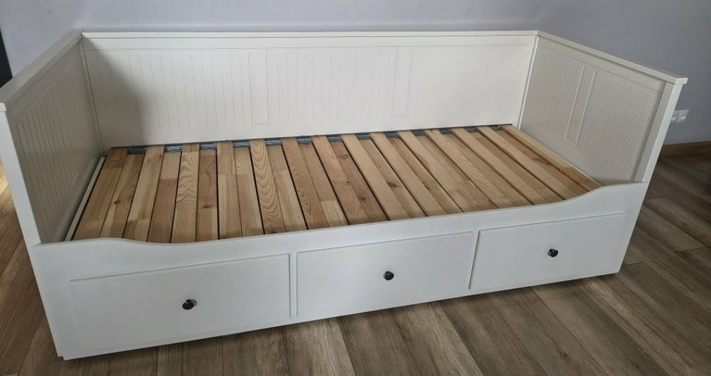Łóżko Ikea z możliwością powiększenia przestrzeni