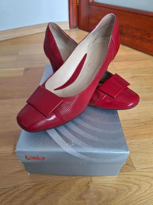 Czerwone czółenka Emis