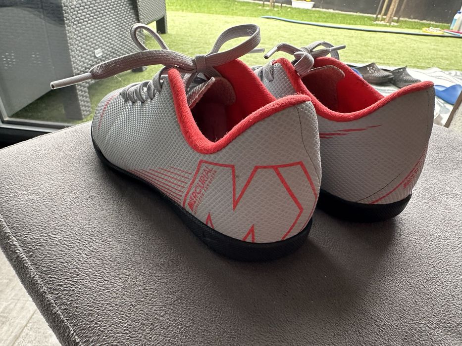 Buty dzieciece piłkarskie (halówki)
