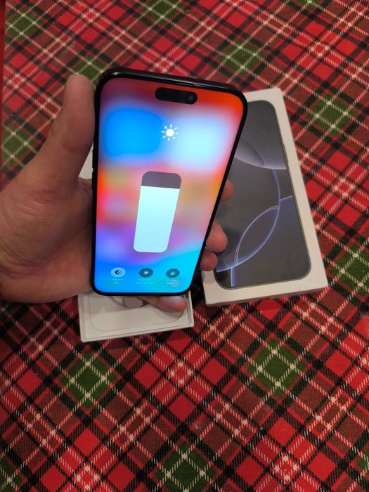 Мобильний телефон Iphone 16 pro max.Е НЮАНС.Зарядка 1v1.Читайте опис.