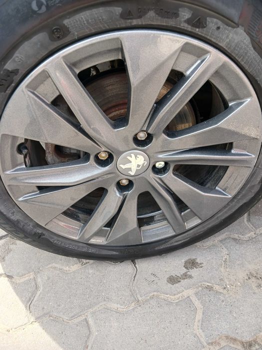 Автомобіль пежо е208 2023 рік