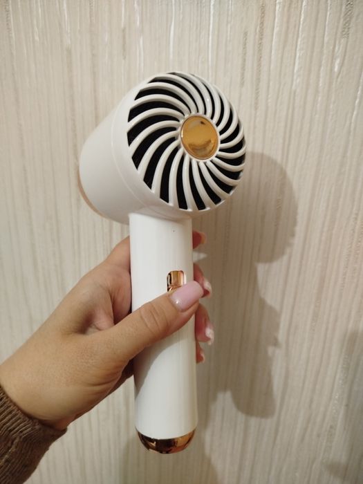 Фен безпровідний новий