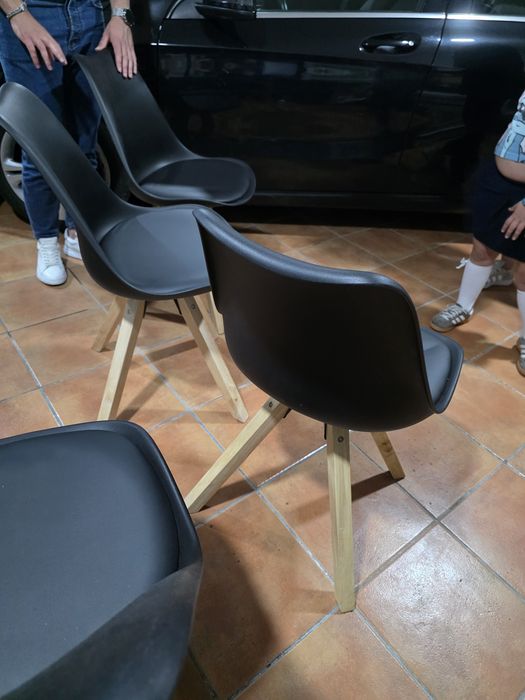 Mesa 1,60mt com 6 cadeiras