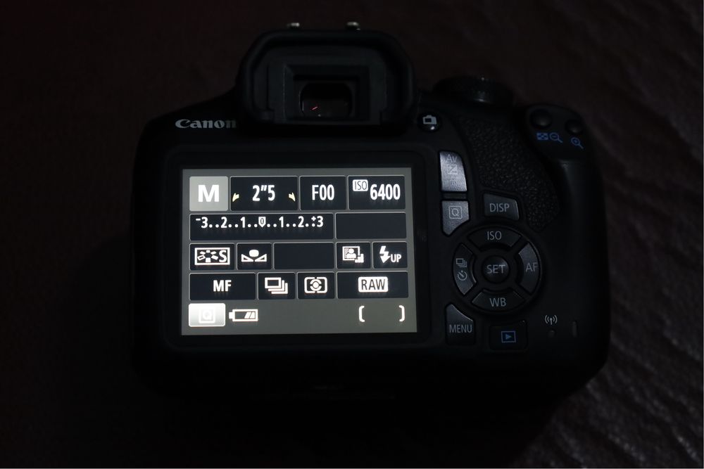 Vendo Camera Canon 2000D