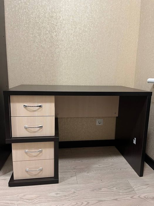 Стол письменный / рабочий