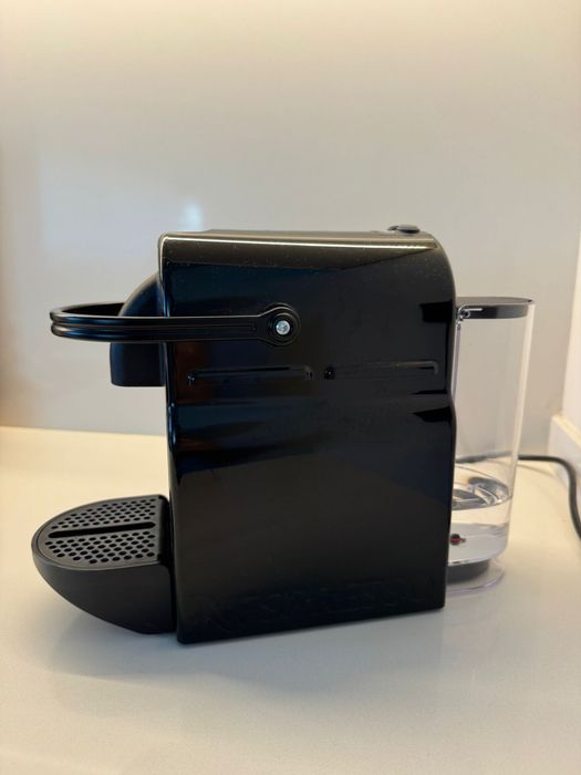 Máquina de Café DELONGHI Nespresso