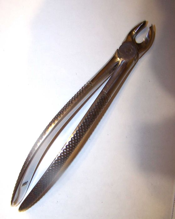 Медицинские щипцы для удаления левосторонних моляров СССР