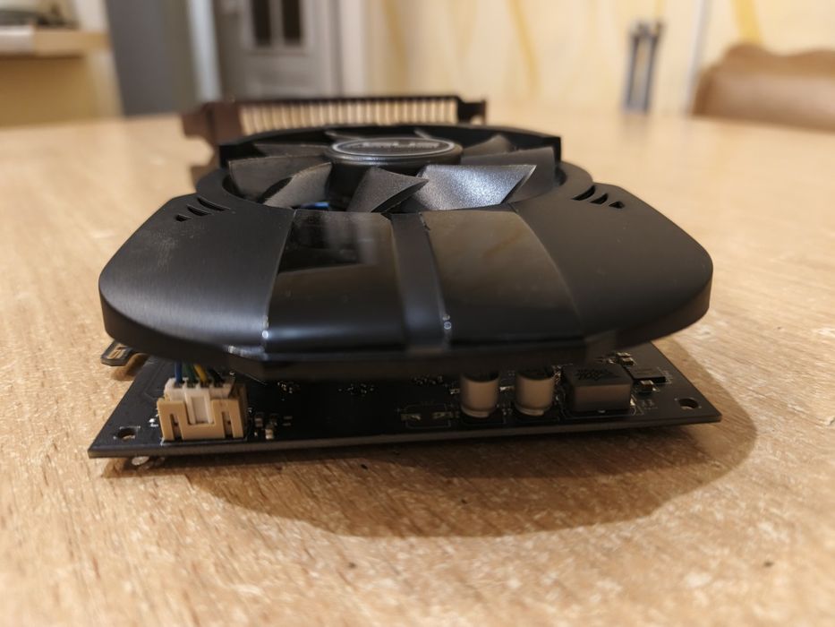 Продається відеокарта Asus GeForce 1050 Ti 4Gb