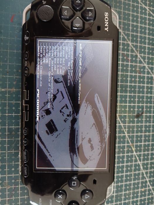 Psp com jogos e emuladores.