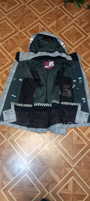 Куртка мембранна жіноча BELOW ZERO (Швейцарія) р. S ,M супер стан