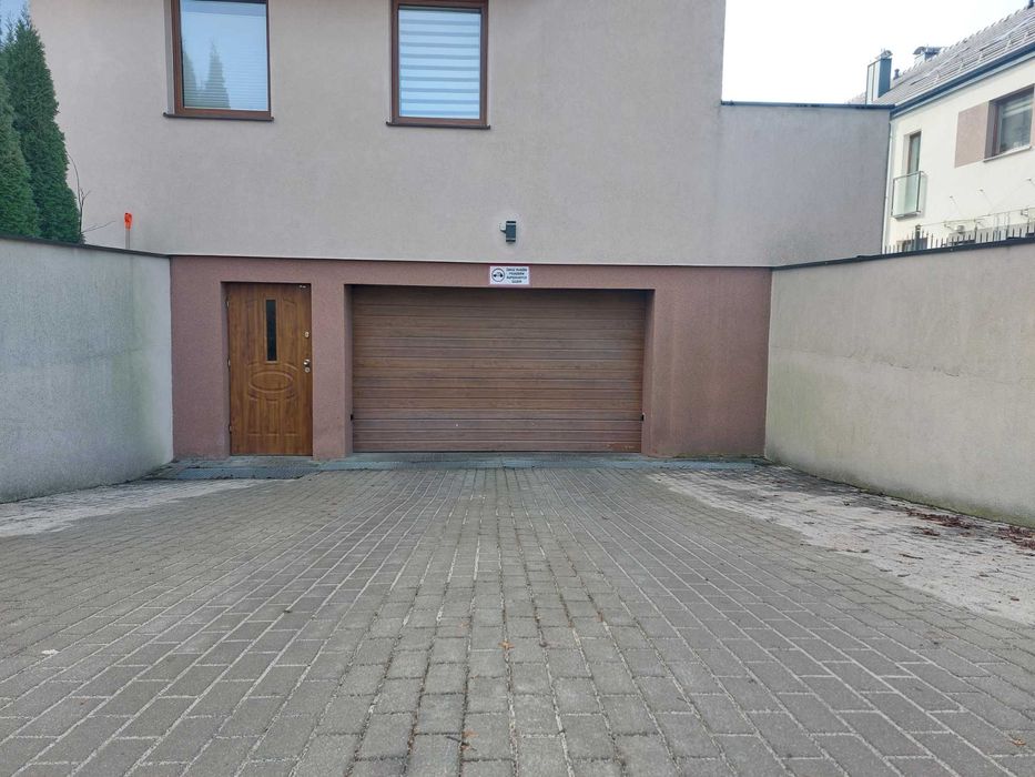 Sprzedam miejsce w hali garażowej Dąbrowskiego 62A