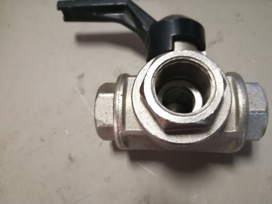 Zawór kulowy trojdrozny 3/4