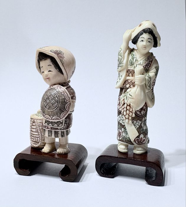 Lindas pequenas preciosas figuras asiáticas esculpidas e assinadas