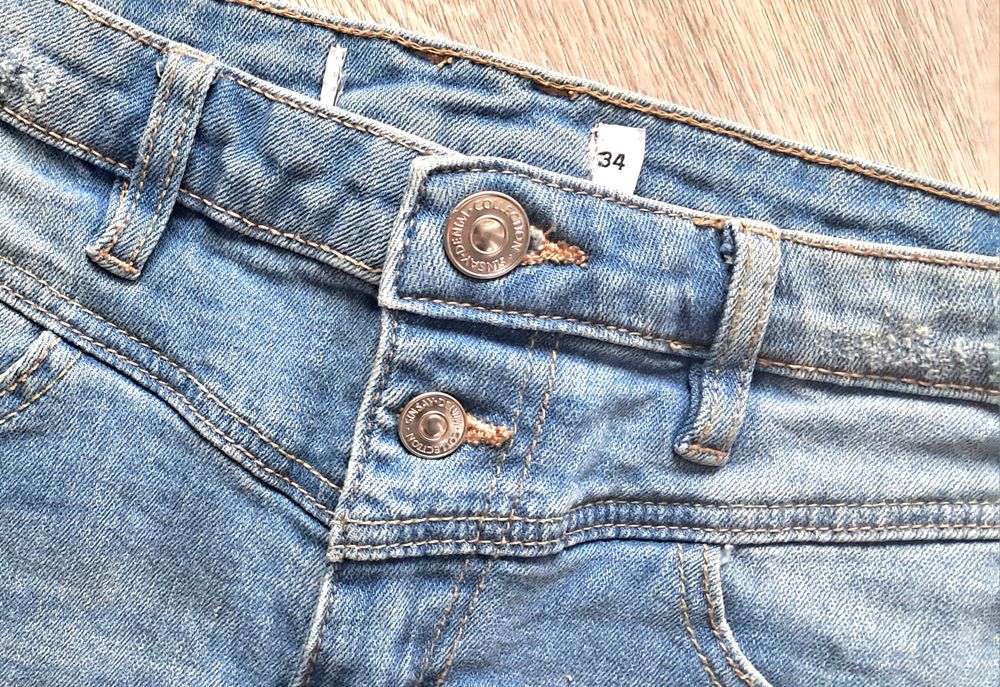 Sinsay Spodenki Przetarcia 134cm