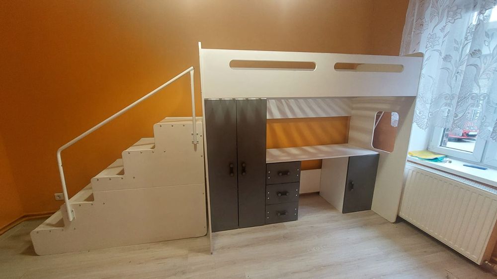 Łóżko z biurkiem i szafą