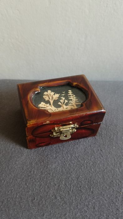 Mystery szkatułka niespodzianka ze sztuczną biżuterią