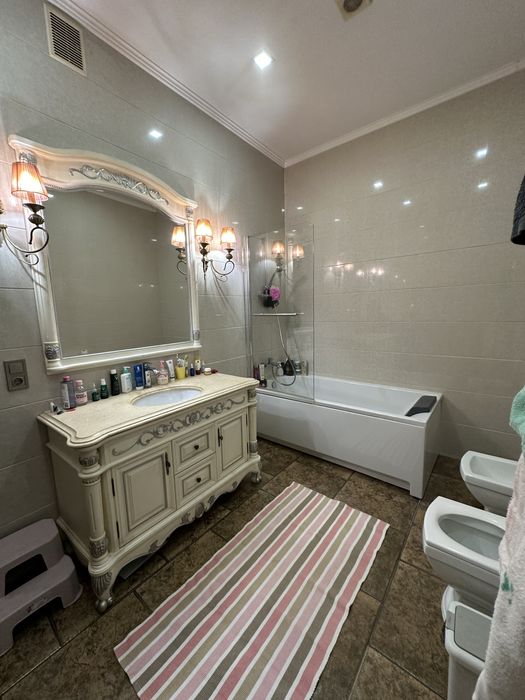 Здається будинок Центр Університет