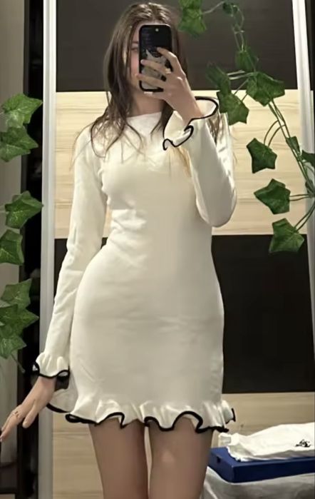 Плаття біле з рюшами