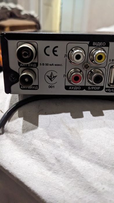 Продам т-2 тюнер strong  srt 8500