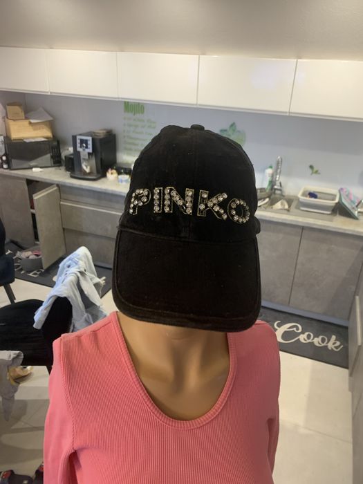 Czapka pinko czarna welurowa