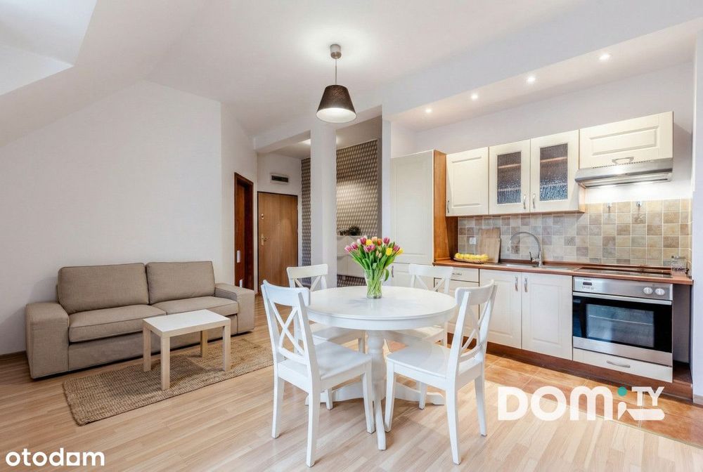 Przestronne, duża komórka lokatorska, balkon