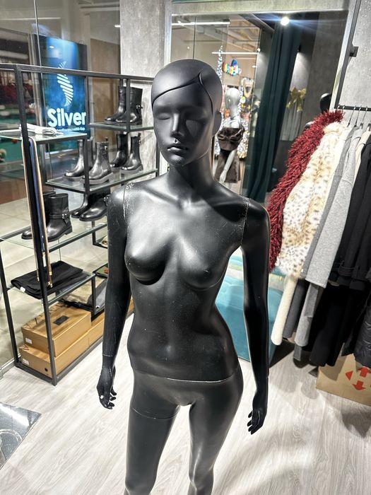 Манекен   чорний
